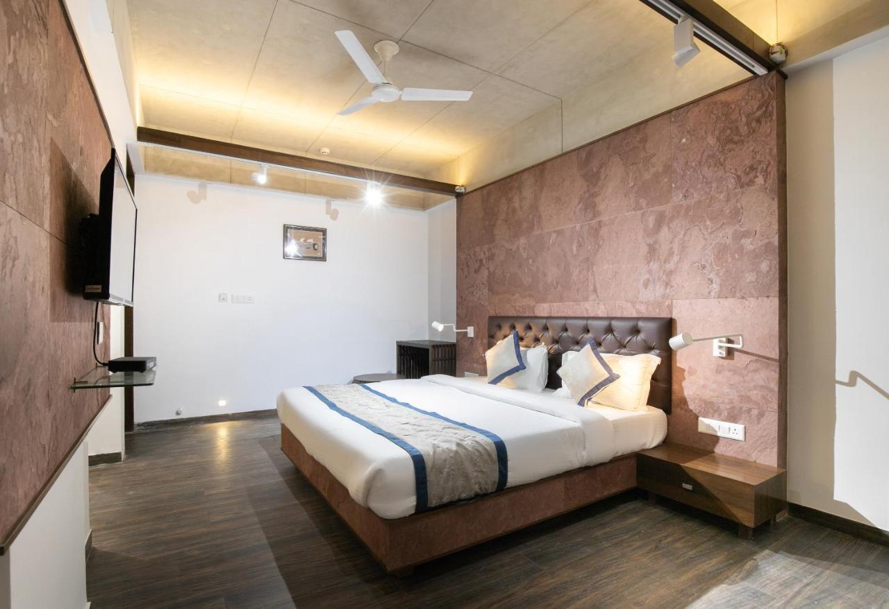 Palette - Hotel Welcome Kadi Luaran gambar