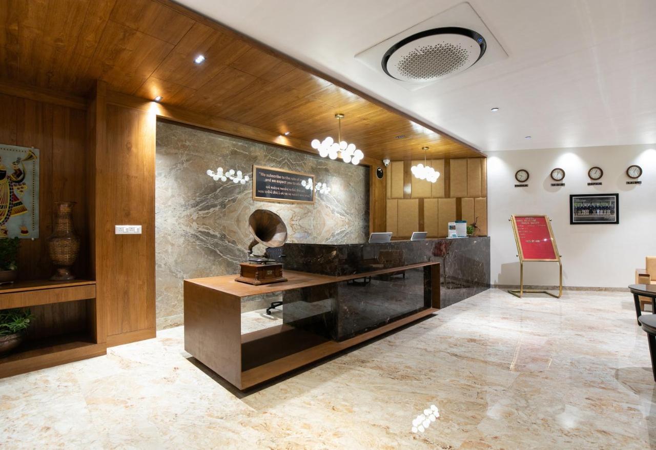 Palette - Hotel Welcome Kadi Luaran gambar