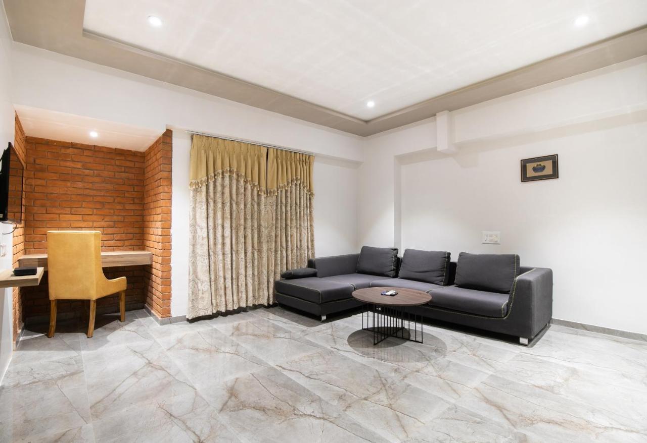 Palette - Hotel Welcome Kadi Luaran gambar